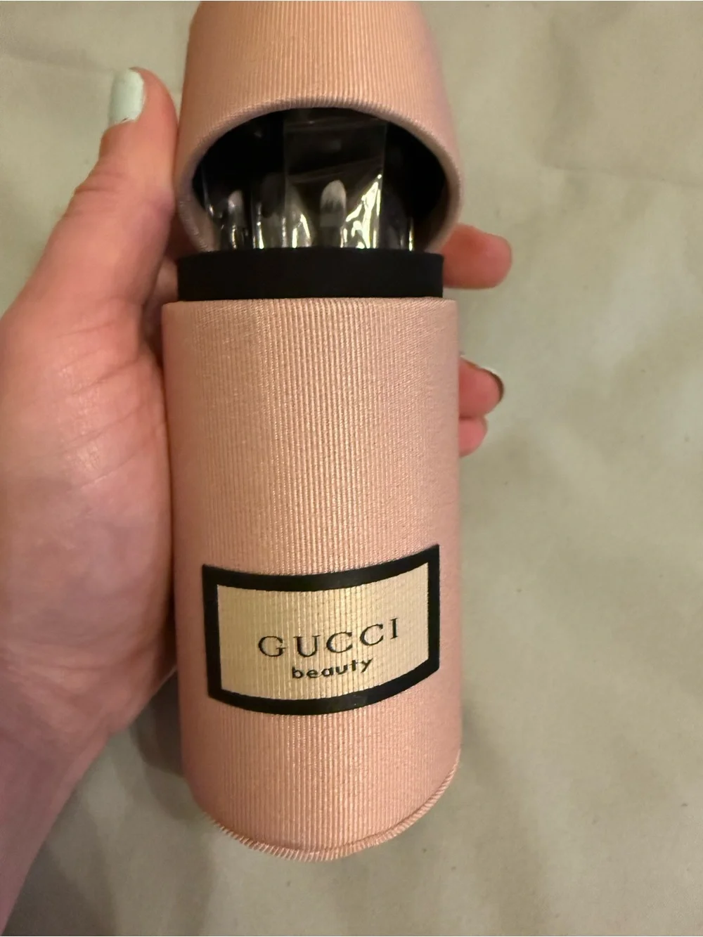 Gucci Pink Brush Case & makeup brushes - Picture 1 of 7